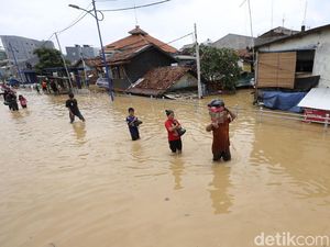 Penampakan dari Langit Kampung Pulo yang Dikepung Banjir Penampakan dari Langit Kampung Pulo yang Dikepung Banjir