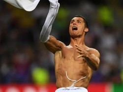 Di 2015/2016, Ronaldo kembali membantu Madrid ke final Liga Champions, untuk menghadapi Atletico Madrid lagi. Kali ini Ronaldo jadi penentu lewat tendangan 12 pas dalam adu penalti, usai kedua tim berimbang 1-1. (Foto: Laurence Griffiths/Getty Images)