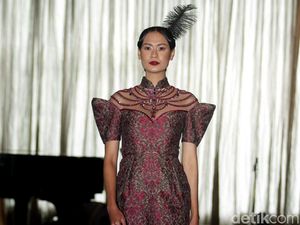 Foto: 15 Gaya Busana Imlek dari Sebastian Red