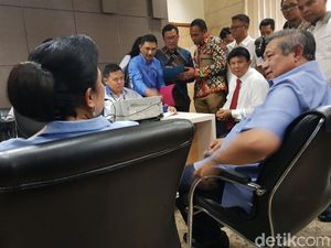 SBY Laporkan Firman Wijaya atas Pernyataan di Luar Persidangan SBY Laporkan Firman Wijaya atas Pernyataan di Luar Persidangan