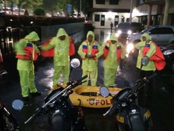 Traveling Saat Hujan, Banjir dan Longsor, Harus Bagaimana?