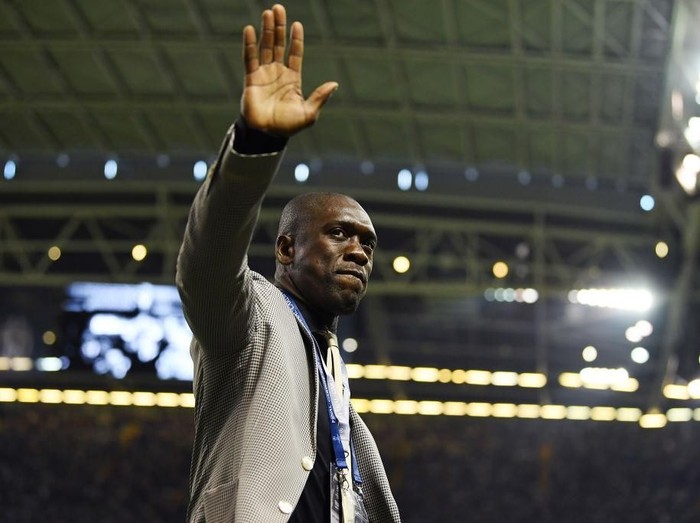 CARDIFF, WALES - JUNE 03: Clarence Seedorf waves to fans inside the stadium prior to the UEFA Champions League Final between Juventus and Real Madrid at National Stadium of Wales on June 3, 2017 in Cardiff, Wales.  (Photo by Laurence Griffiths/Getty Images)