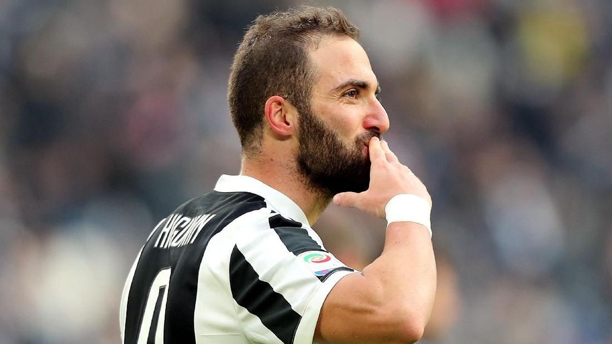 AC Milan dikabarkan tertarik mendatanfkan Gonzalo Higuain dari Juventus. (Foto: Gabriele Maltinti/Getty Images)