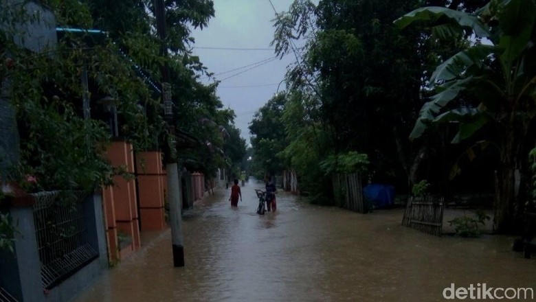 5 Kecamatan di Pati Masih Terendam Banjir 5 Kecamatan di Pati Masih Terendam Banjir