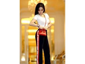 Lagi Tren di Kalangan Artis, Track Pants dengan Belahan di Bawah