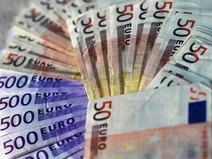 Bongkar Colokan di Dinding, Tukang Listrik Jerman Temukan 80.000 Euro