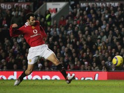 Ryan Giggs - langganan bikin gol dalam 21 musim berbeda Premier League. Foto: Laurence Griffiths/Getty Images