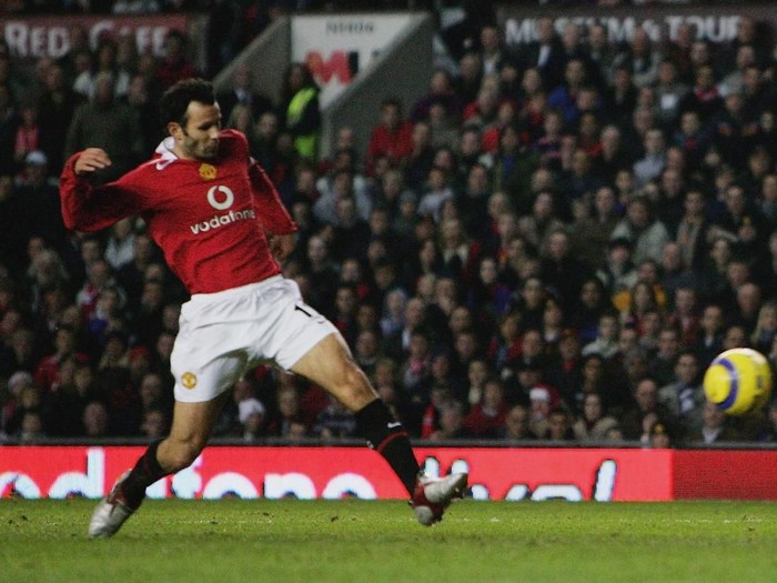 MANCHESTER, UNITED KINGDOM - DECEMBER 11:  Ryan Giggs of Manchester United shoots and scores their opening goal during the Barclays Premiership match between Manchester United and Everton at Old Trafford on December 11, 2005 in Manchester, England.  (Photo by Laurence Griffiths/Getty Images)