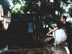 Dalam Pisau Kami Bersaudara