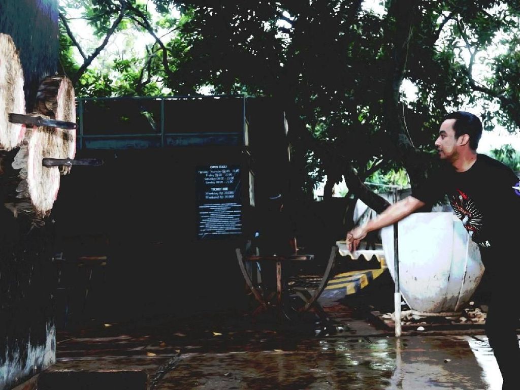 Dalam Pisau Kami Bersaudara Dalam Pisau Kami Bersaudara