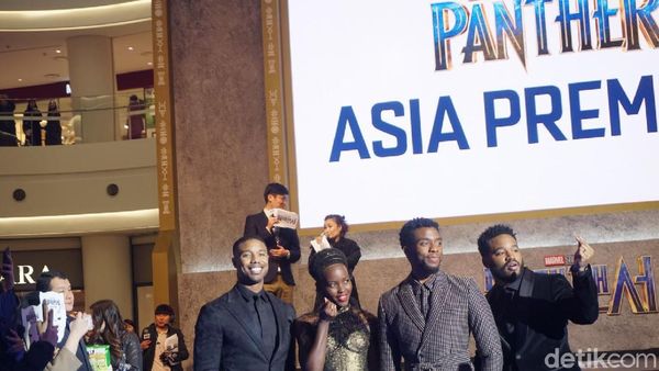 Keseruan Premier Black Panther di Seoul