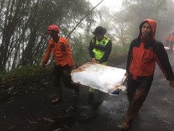 300 Personel Lanjutkan Cari Korban Longsor di Puncak dan Cijeruk