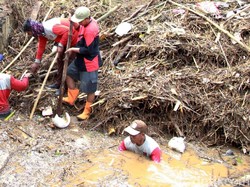 Warga Mangkang Wetan Semarang Kerja Bakti Usai Diterjang Banjir