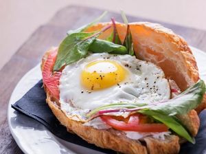 Tak Hanya Manis, Croissant juga Diolah dengan Rasa Gurih yang Enak