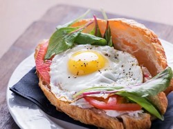 Tak Hanya Manis, Croissant juga Diolah dengan Rasa Gurih yang Enak