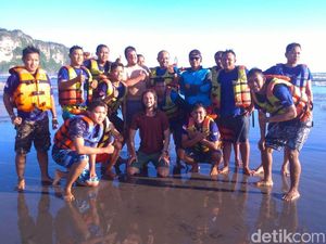 Dua Turis Asing Nyaris Tenggelam di Pantai Parangtritis Dua Turis Asing Nyaris Tenggelam di Pantai Parangtritis