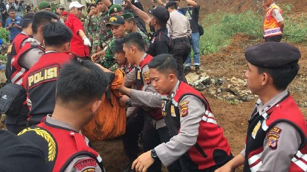 Foto: 3 Korban Longsor di Cijeruk Bogor Ditemukan