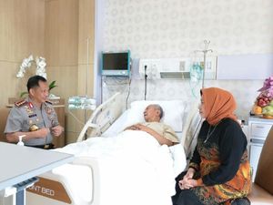 Jenguk Gus Sholah, Kapolri: Alhamdulillah Kondisinya Membaik