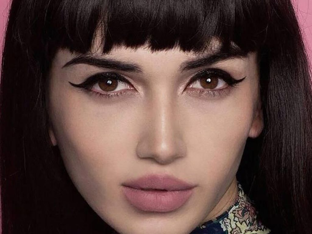 Ini Pria Ganteng yang Menyamar Jadi Wanita & Lolos Final Kontes Kecantikan Ini Pria Ganteng yang Menyamar Jadi Wanita & Lolos Final Kontes Kecantikan