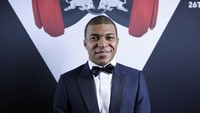 Nah, ini juga nih, Kylian Mbappe tak membawa serta keluarga atau pasangan ke pesta ultah Neymar. (Benjamin Cremel/Red Bull Content Pool)