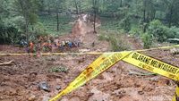 Ratusan Personel Masih Cari Korban Longsor di Riung Gunung