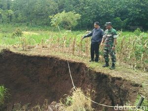 Ini Penjelasan Pakar Soal Munculnya Lubang Misterius di Gunungkidul Ini Penjelasan Pakar Soal Munculnya Lubang Misterius di Gunungkidul