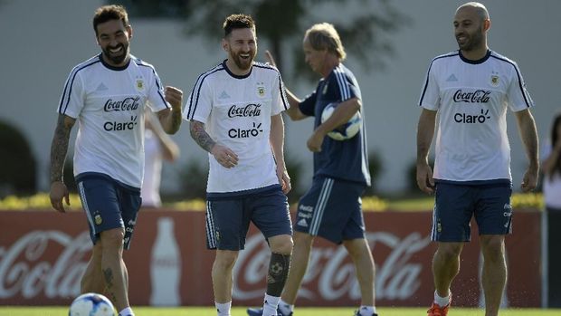 Lionel Messi lebih ingin bermain melawan klub lokal di Israel meski dibayar murah.