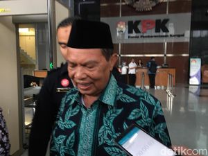 Diperiksa KPK, Walkot Mojokerto Ditanya soal Commitment Fee Diperiksa KPK, Walkot Mojokerto Ditanya soal Commitment Fee
