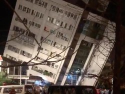 Penampakan Bangunan Miring Akibat Gempa Taiwan