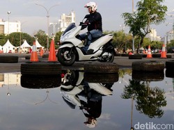 PCX Lokal Hadir, Honda Bidik 50 Persen Pasar Skutik Bongsor 150 cc