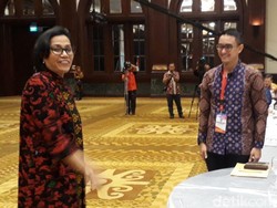 Momen Sri Mulyani Tertawa saat Bertemu Zumi Zola