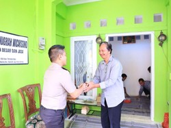 Polisi Silaturahmi ke Ortu Putri Korban Longsor Soekarno-Hatta