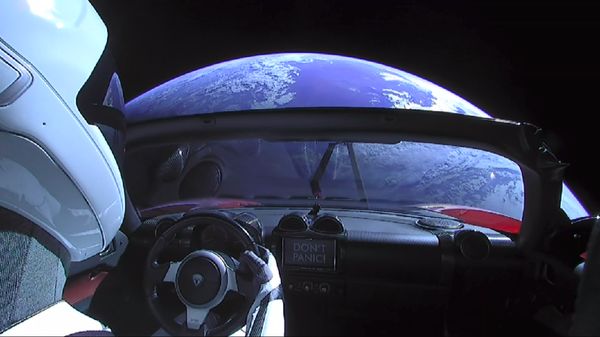 Penampakan Bumi Bulat Saat Starman Berkelana ke Mars