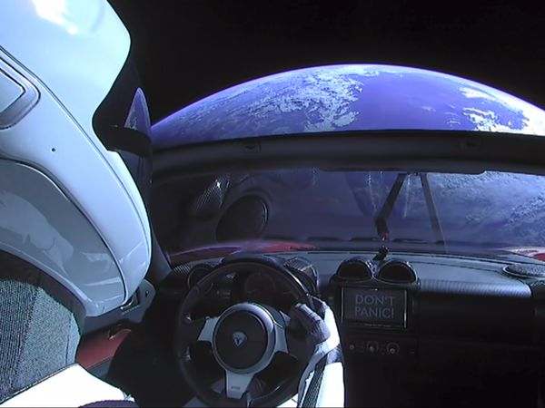 Penampakan Bumi Bulat Saat Starman Berkelana ke Mars