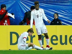Kingsley Coman membawa Bayern unggul 1-0 di menit ke-19. Tapi, Thomas Mueller mendapatkan cedera dalam proses terciptanya gol Coman. Foto: Leon Kuegeler/Reuters