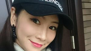Foto: Pesona Model Cantik 50 Tahun yang Terlihat Seperti Usia 20 Tahun
