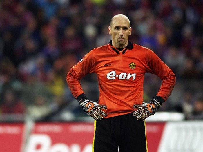 Jan Koller jadi kiper Borussia Dortmund vs Bayer Munich