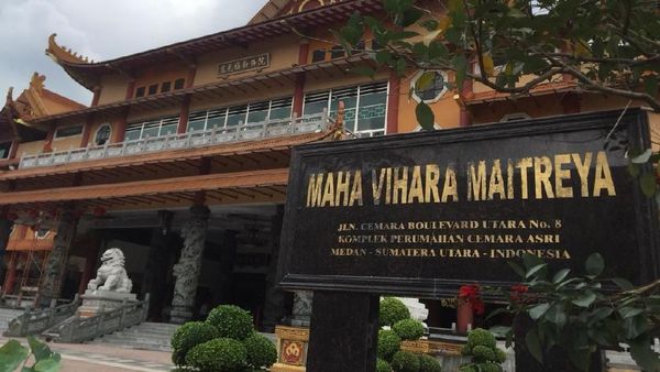 Foto: Vihara Terbesar di Indonesia Bersolek Jelang Imlek