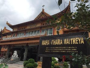 Foto: Vihara Terbesar di Indonesia Bersolek Jelang Imlek