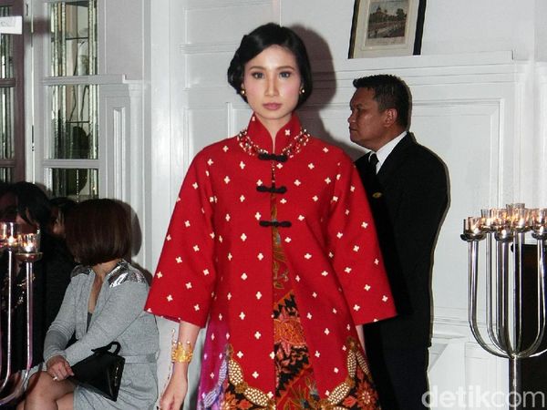 Foto: Koleksi Busana Terbaru Tina Andrean untuk Sambut Tahun Baru Imlek