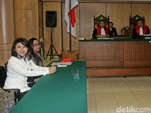 Foto: Vero yang Kembali Mangkir dari Sidang Cerai dengan Ahok