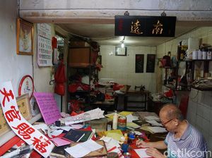 Hidden Gem Glodok: Akwet Sang Seniman Kaligrafi China Hidden Gem Glodok: Akwet Sang Seniman Kaligrafi China