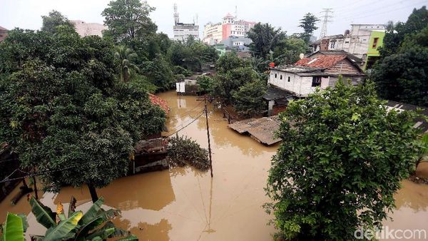 Sempat Surut, Permukiman di Cililitan Kembali Terendam Banjir