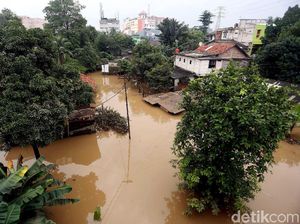 Sempat Surut, Permukiman di Cililitan Kembali Terendam Banjir