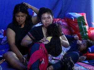 Pengungsi Banjir Keluhkan Tidak Ada Tim Medis dan Toilet Umum