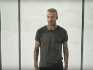 Kampanye Malaria, David Beckham Rela Dikerubuti Ribuan Nyamuk