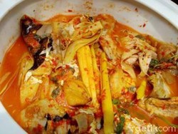 Ikan Pari Dimasak Gulai Masam, Aduh Enaknya!