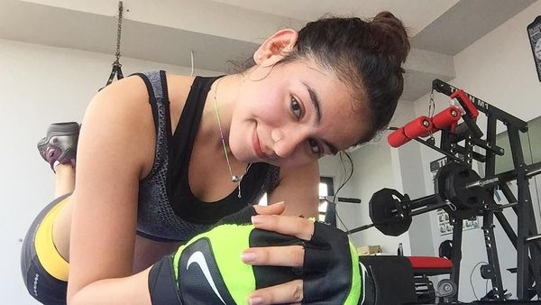 Foto: Si Cantik Sahila Hisyam Berkeringat Saat Olahraga