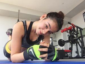 Foto: Si Cantik Sahila Hisyam Berkeringat Saat Olahraga