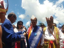 Mundur dari DPR, Benny K Harman Roadshow Sapa Warga di Sumba